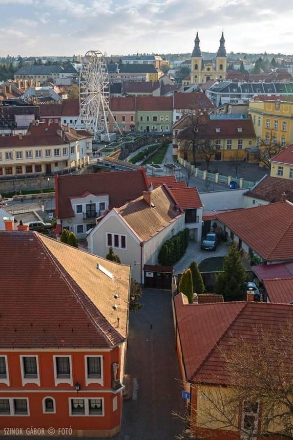 Capri Apartman Eger Exterior photo